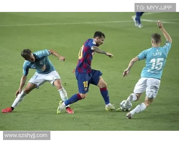 以足球运球球星为核心展现速度激情与技巧完美结合的赛场瞬间 以足球运球球星为核心展现速度激情与技巧完美结合的赛场瞬间