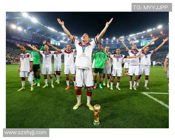 大龄球星在足球场上的蜕变与坚守 经验与技术成就新高峰